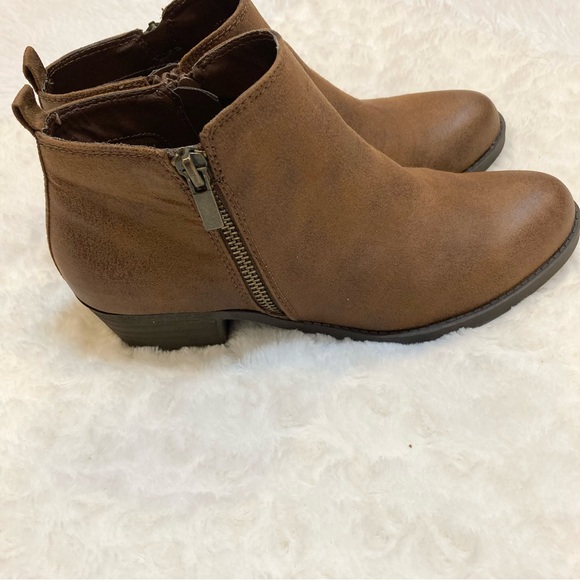 Brown Boots Carlos Santana Booties Vegan Leather Zipper Ankle Booties 7 - 7.5 - Picture 8 of 12